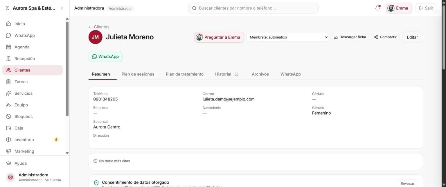 A client's file in Neralda with her history, session plan and the button to ask Emma (interface in Spanish)